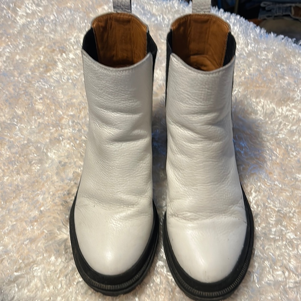 Lucky Brand Chelsea boots - white; gently worn